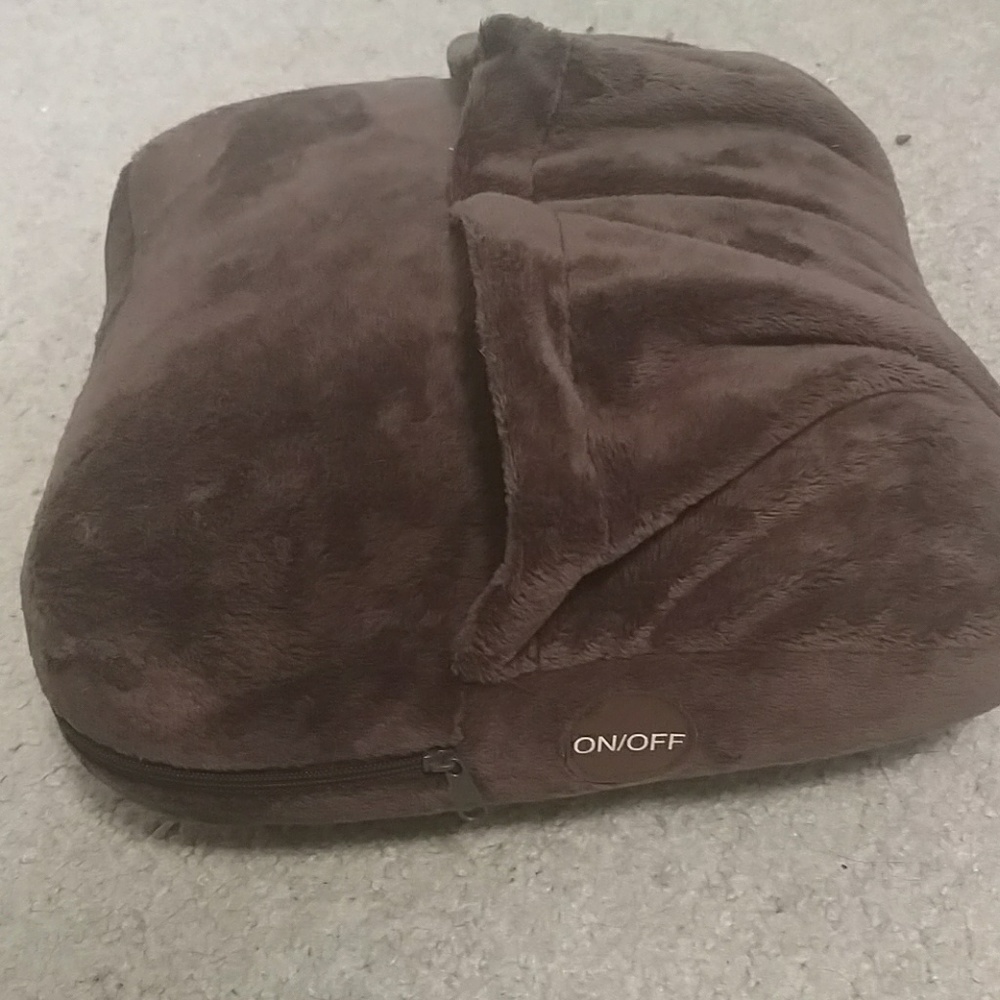 Massaging foot pillow